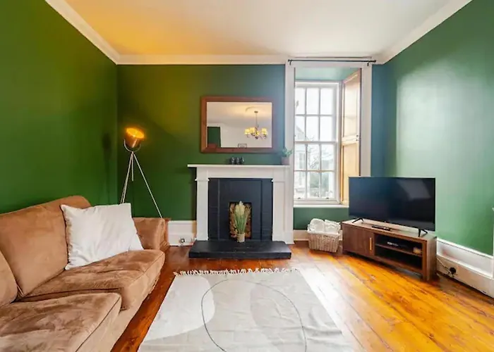 Spacious 1-Bed City Centre Apartment In Aberdeen