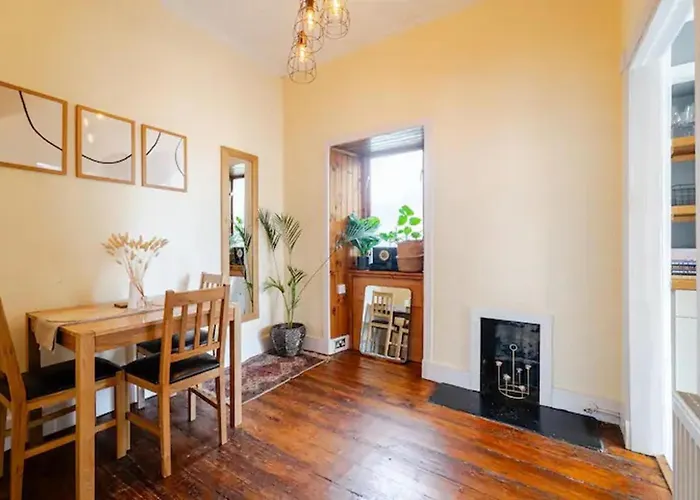 Spacious 1-Bed City Centre Apartment In Aberdeen